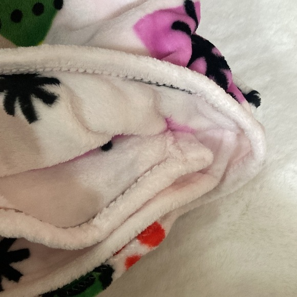 Hello Kitty Christmas Throw Blanket - Picture 5 of 7